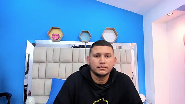 Snapshot of catalina_and_jhon chatting on 10.21.25 catalina and jhon online show from 10.21.25