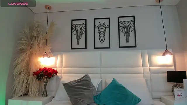 Ari lynn  online show from 10.28.25