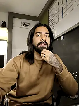 Snapshot of logan_arte_dance chatting on 11.04.25 logan arte dance online show from 11.04.25