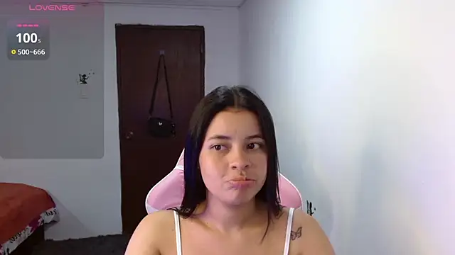 Snapshot of Megan_ve chatting on 10.15.25 Megan ve online show from 10.15.25