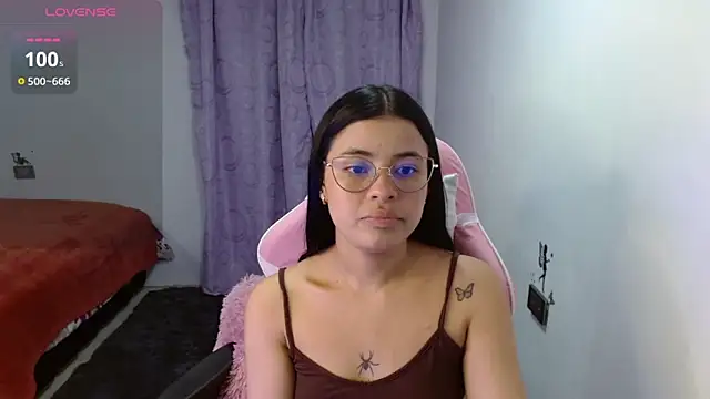 Snapshot of Megan_ve chatting on 10.23.25 Megan ve online show from 10.23.25