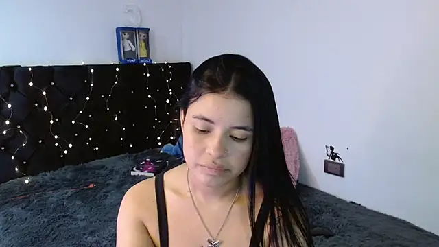 Snapshot of Megan_ve chatting on 10.28.25 Megan ve online show from 10.28.25