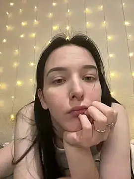 Snapshot of _LovelyDana_ chatting on 10.13.25  LovelyDana  online show from 10.13.25