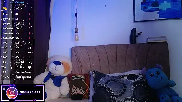Snapshot of Chriss-ricci chatting on 10.13.25 Chriss-ricci online show from 10.13.25