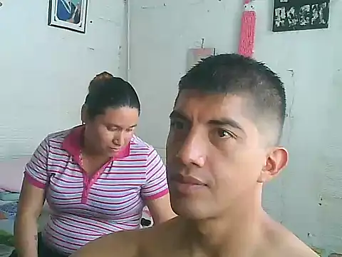 Snapshot of horny_latin_couple1 chatting on 10.29.25 horny latin couple1 online show from 10.29.25