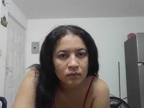 Snapshot of Samiraxxx24 chatting on 10.21.25 Samiraxxx24 online show from 10.21.25