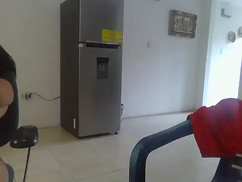 Snapshot of Samiraxxx24 chatting on 10.28.25 Samiraxxx24 online show from 10.28.25