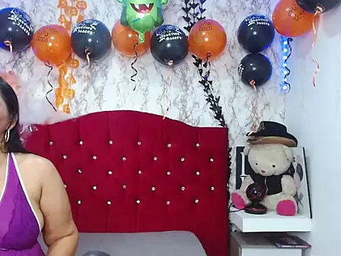 Snapshot of _Danna_Milf_ chatting on 10.26.25  Danna Milf  online show from 10.26.25