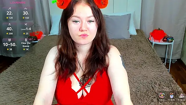 Snapshot of ElisSweety chatting on 10.23.25 ElisSweety online show from 10.23.25