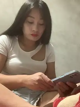 Snapshot of Linh_sexyy chatting on 10.21.25 Linh sexyy online show from 10.21.25