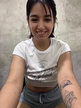 Snapshot of 1evelinewood chatting on 03.03.25 1evelinewood online show from 03.03.25