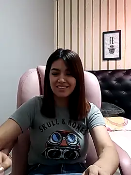 Snapshot of 1evelinewood chatting on 02.08.26 1evelinewood online show from 02.08.26