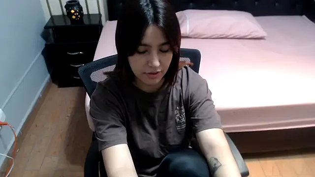 Snapshot of 1evelinewood chatting on 03.17.26 1evelinewood online show from 03.17.26