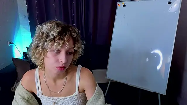 Snapshot of Mary_Wahlberg chatting on 10.22.25 Mary Wahlberg online show from 10.22.25