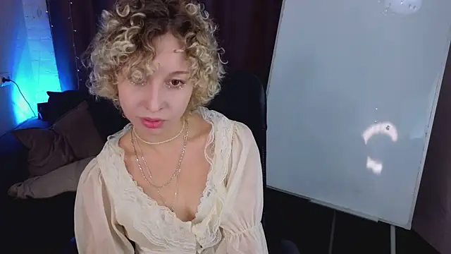 Snapshot of Mary_Wahlberg chatting on 10.23.25 Mary Wahlberg online show from 10.23.25
