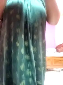 ITZ YUVIKA online show from 11.21.25