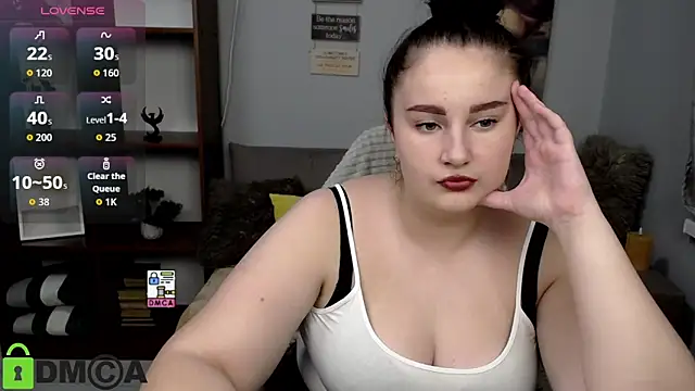 Snapshot of Undinna chatting on 10.24.25 Undinna online show from 10.24.25