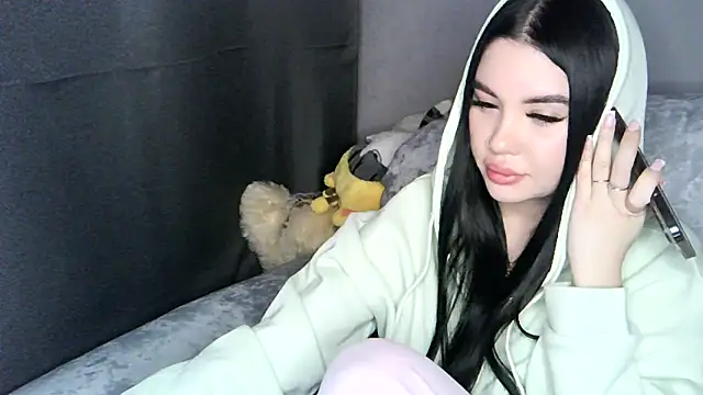 Snapshot of Faralynd chatting on 02.12.26 Faralynd online show from 02.12.26