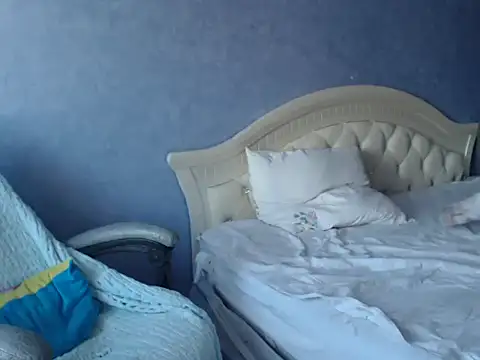 LuckyLisa23 online show from 10.15.25