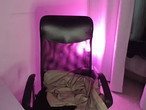 Snapshot of KingSuccubus chatting on 10.17.25 KingSuccubus online show from 10.17.25