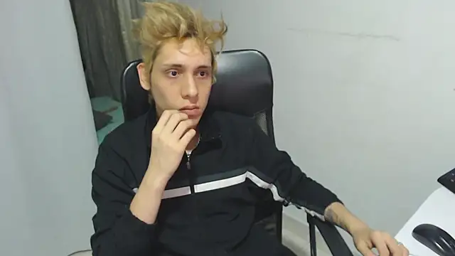 Snapshot of KingSuccubus chatting on 10.24.25 KingSuccubus online show from 10.24.25