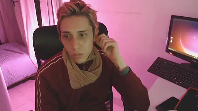 Snapshot of KingSuccubus chatting on 11.04.25 KingSuccubus online show from 11.04.25