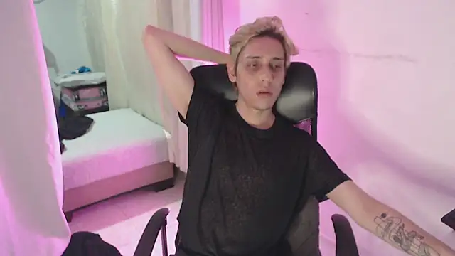 Snapshot of KingSuccubus chatting on 11.08.25 KingSuccubus online show from 11.08.25