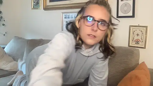 Snapshot of lill_daddysgirl chatting on 11.17.25 lill daddysgirl online show from 11.17.25