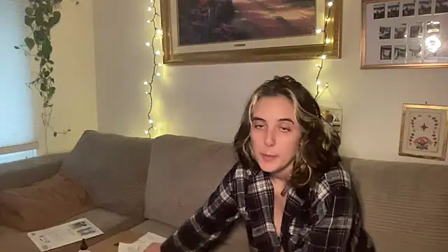 Snapshot of lill_daddysgirl chatting on 12.21.25 lill daddysgirl online show from 12.21.25