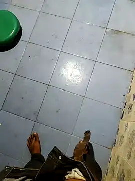 Snapshot of incestmom chatting on 10.27.25 incestmom online show from 10.27.25