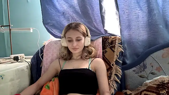 Snapshot of AmeliLia chatting on 02.08.26 AmeliLia online show from 02.08.26