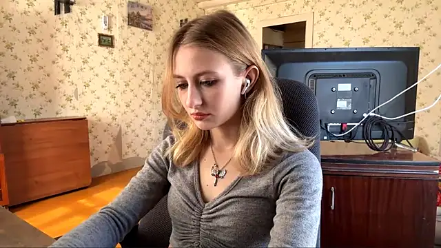 Snapshot of AmeliLia chatting on 03.26.26 AmeliLia online show from 03.26.26