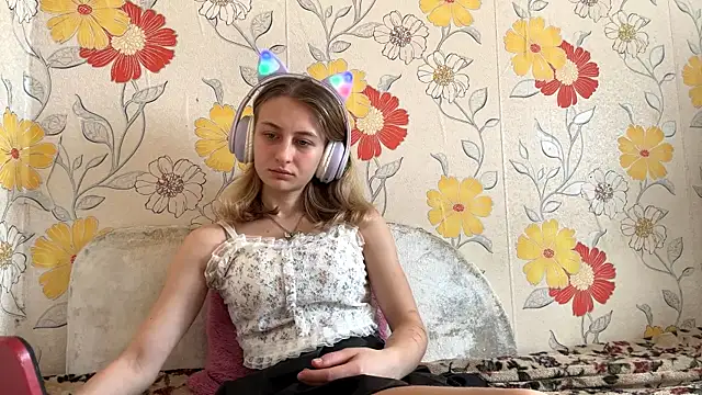 Snapshot of AmeliLia chatting on 03.30.26 AmeliLia online show from 03.30.26