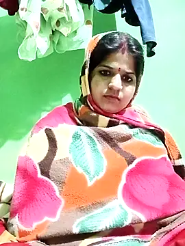 Karishma cute online show from 11.11.25