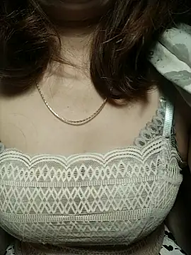 YiyinLy online show from 11.23.25