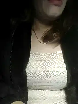 YiyinLy online show from 12.13.25