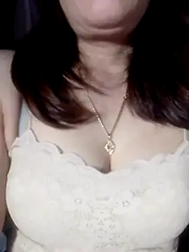 YiyinLy online show from 03.07.26