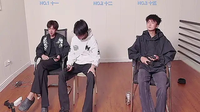 Snapshot of hyboys chatting on 10.13.25 hyboys online show from 10.13.25