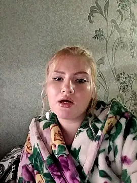 Snapshot of karkinn chatting on 10.18.25 karkinn online show from 10.18.25