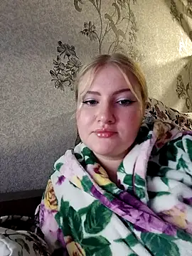 Snapshot of karkinn chatting on 10.24.25 karkinn online show from 10.24.25