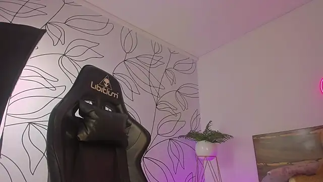 Snapshot of merida_06 chatting on 10.17.25 merida 06 online show from 10.17.25