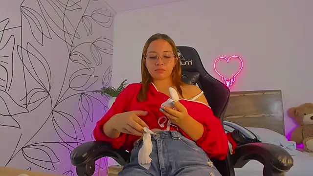 Snapshot of merida_06 chatting on 10.19.25 merida 06 online show from 10.19.25