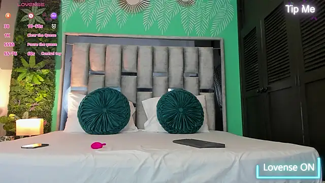 Snapshot of Darlyhooper01 chatting on 10.23.25 Darlyhooper01 online show from 10.23.25