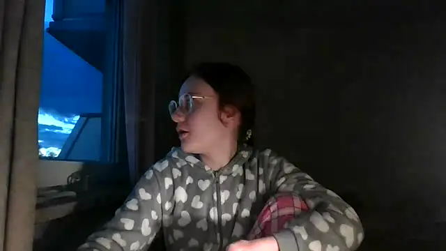 Snapshot of LuckySLove chatting on 03.30.26 LuckySLove online show from 03.30.26