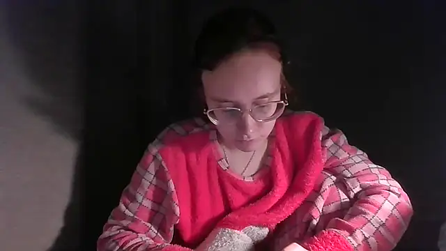 Snapshot of LuckySLove chatting on 04.04.26 LuckySLove online show from 04.04.26