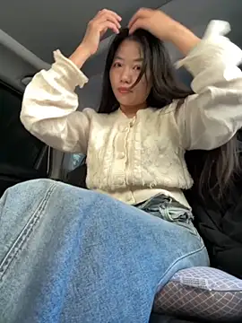 Snapshot of Nini-cn chatting on 10.24.25 Nini-cn online show from 10.24.25