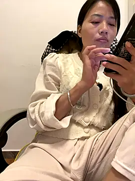 Snapshot of Nini-cn chatting on 10.24.25 Nini-cn online show from 10.24.25