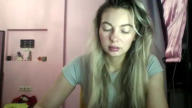 Snapshot of Sygream chatting on 10.16.25 Sygream online show from 10.16.25