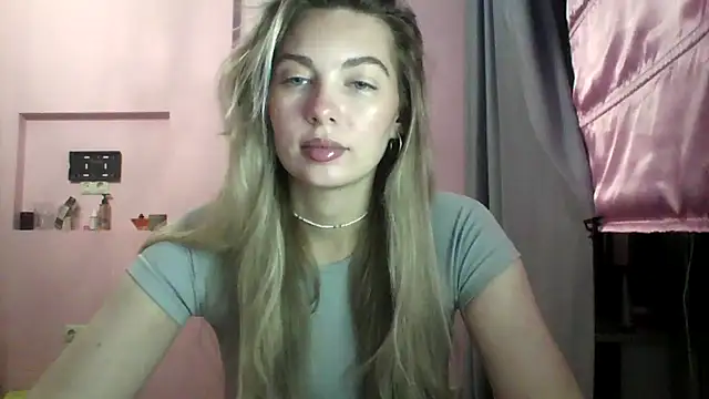 Snapshot of Sygream chatting on 10.30.25 Sygream online show from 10.30.25