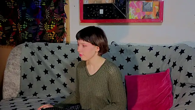 Snapshot of ReincarnatedAngel chatting on 10.20.25 ReincarnatedAngel online show from 10.20.25